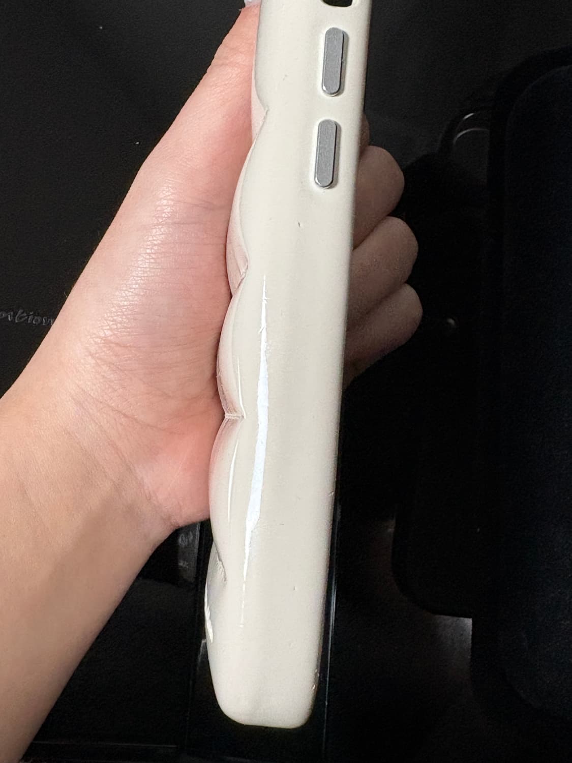 어반소피스티케이션 헬로키티 콜라보 케이스 아이폰 16 상품이미지6