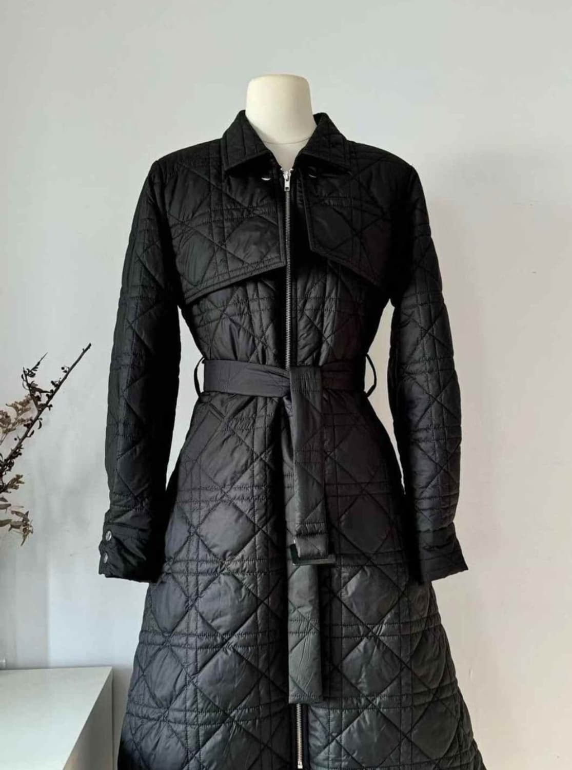 블랙 퀄팅 롱코트 (44-77) 상품이미지1