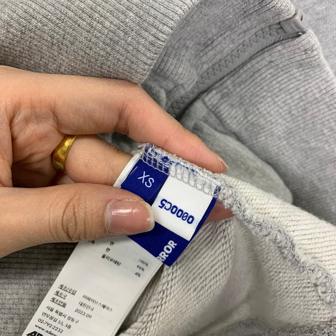 아더에러 자수로고 그레이 후드집업 상품이미지6