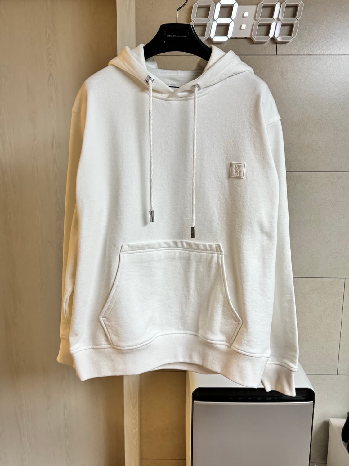 우영미 26ss 화이트 플라워 백로고 후드 48 상품이미지4