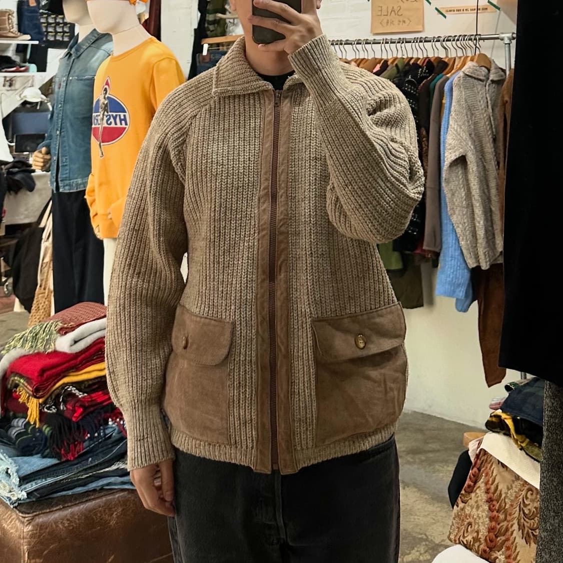 (착용컷) DIPLODOCUS 스웨이드 니트 자켓 (남성용 100) 상품이미지3