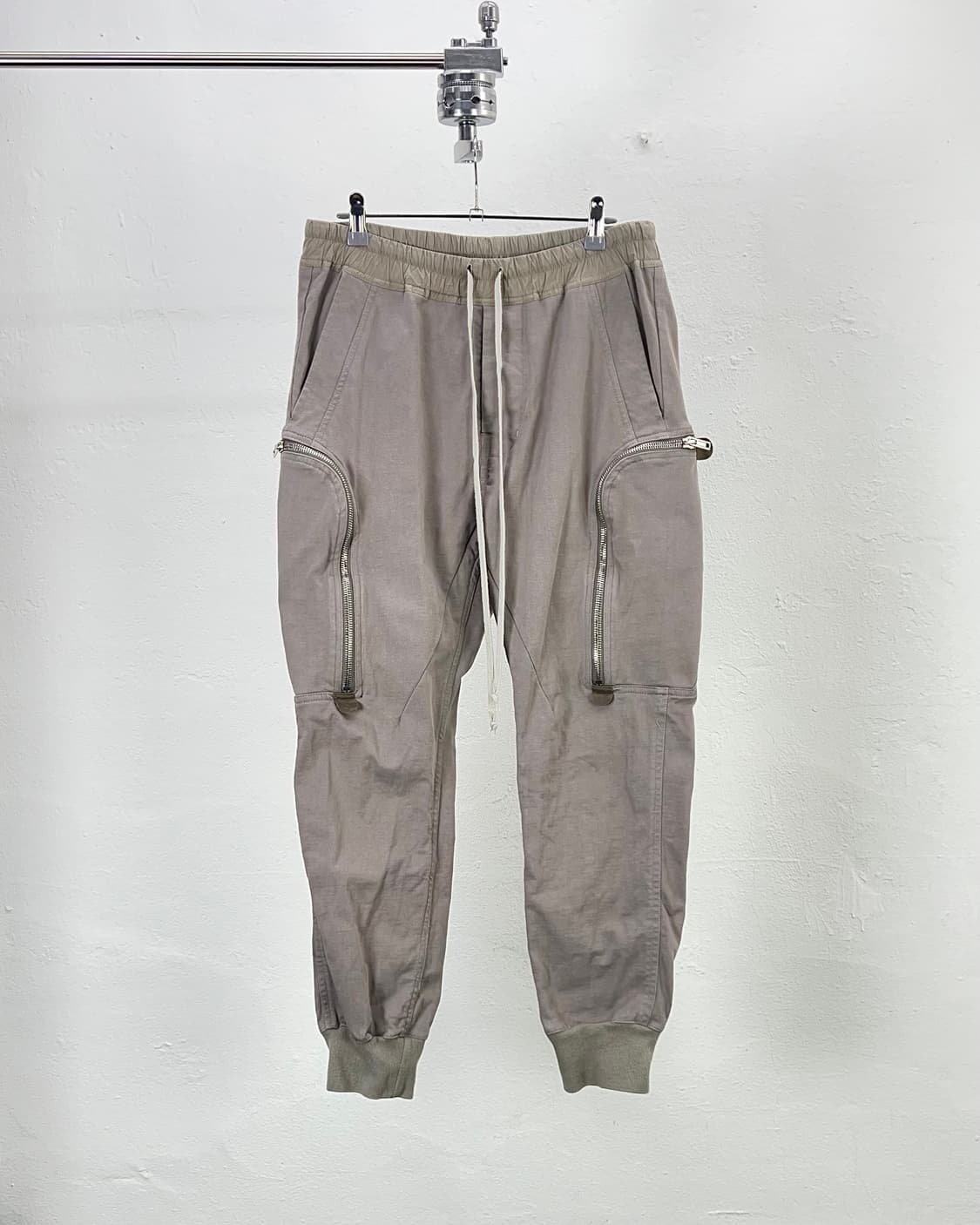 릭 오웬스 20ss 베이지 테쿠아티 드로우 카고 조거 팬츠 상품이미지1