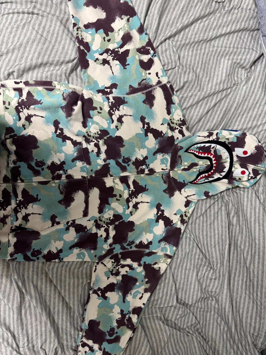 [새상품급](정품)베이프 맵 카모 샤크 후드집업 멀티 상품이미지1