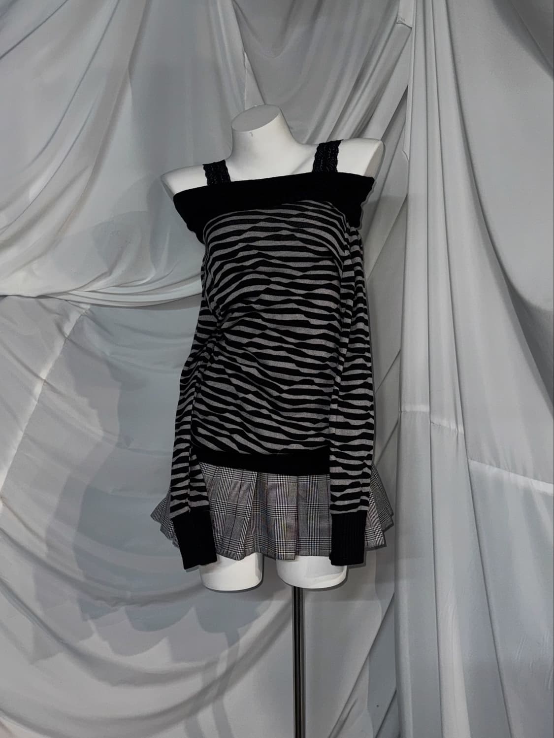 무채색 갸루 스트라이프 오픈숄더 코디세트  상품이미지4