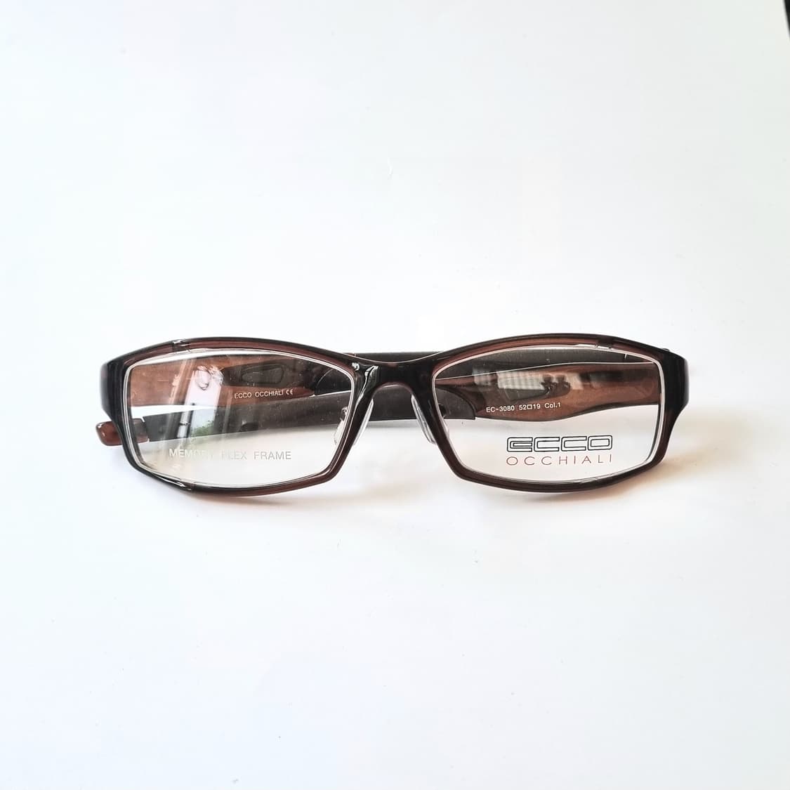 데드스탁 가볍고 유연한 착용감, 유니크한 쉐입 안경테 806 상품이미지9