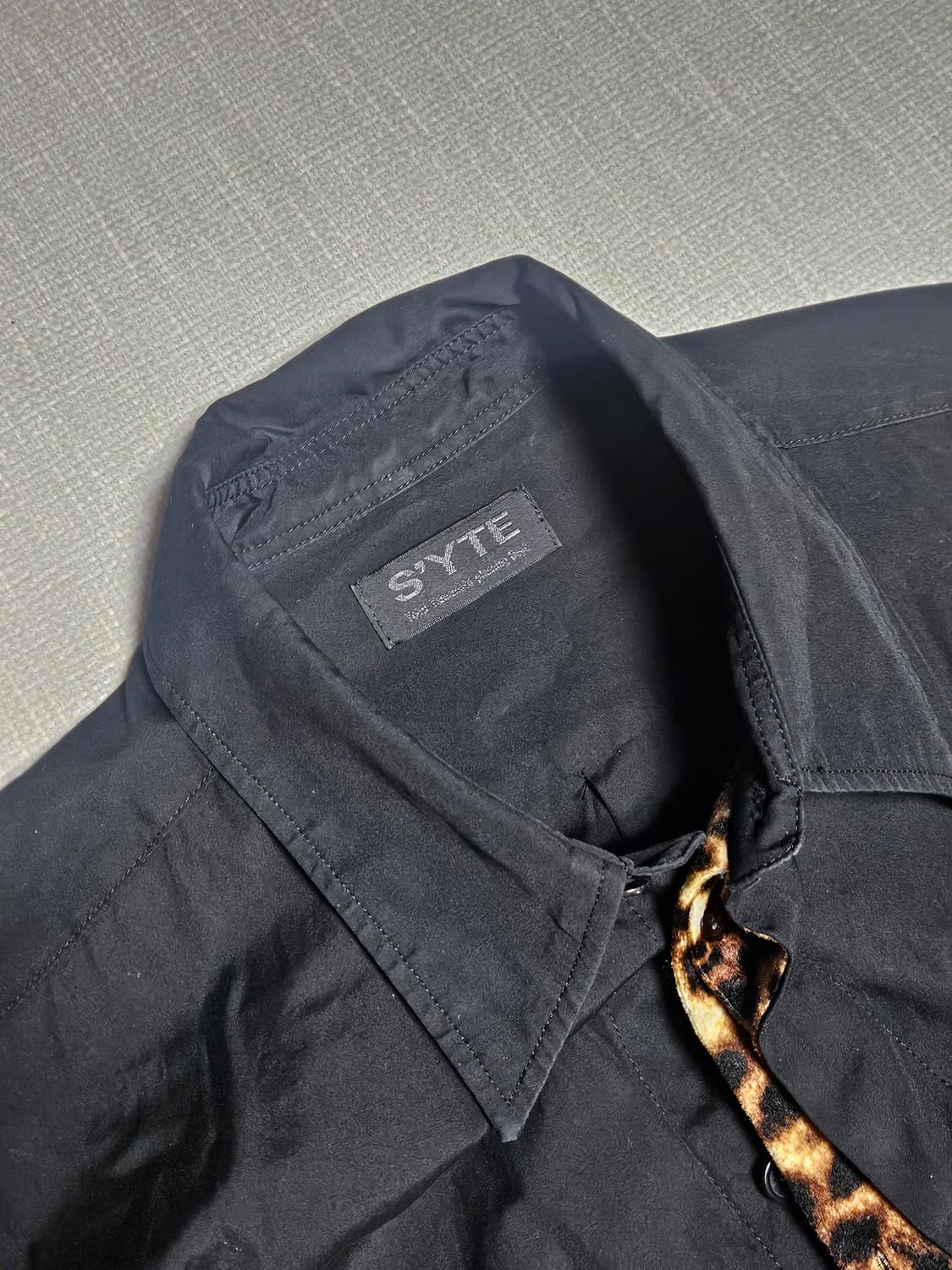 요지 야마모토 S'YTE 레오파드 패널 롱셔츠  상품이미지3