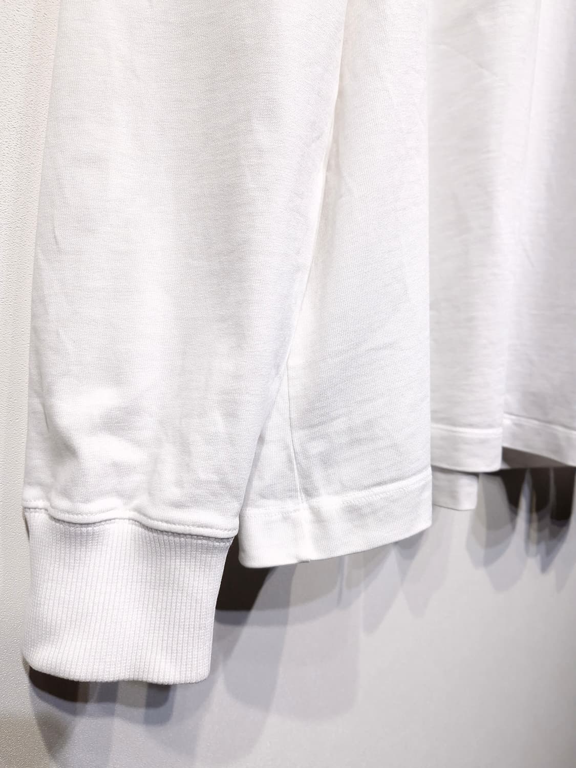 아미(AMI) 22S/S 스몰 하트 로고 롱슬리브 상품이미지4