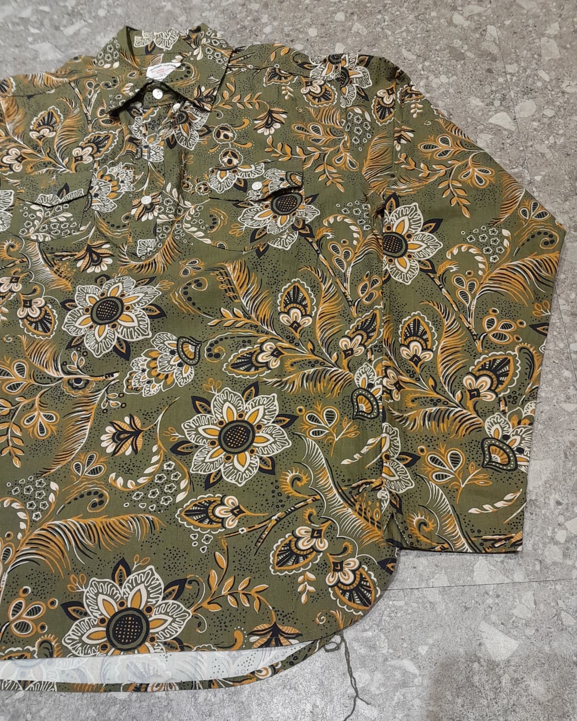 💥아웃스탠딩 플라워 하프셔츠 (S)
 상품이미지3