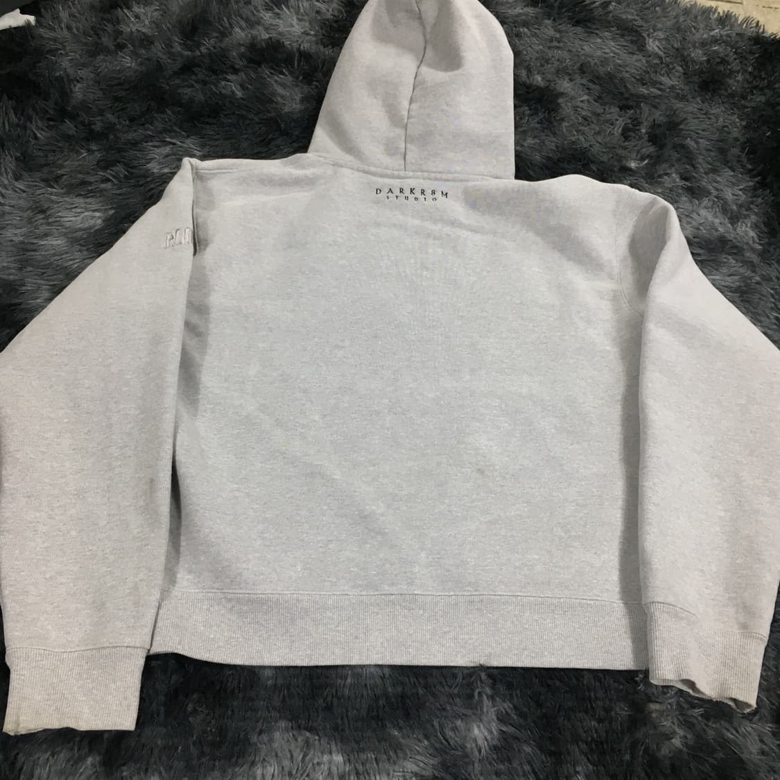 투티/0401 다크룸 darkr8m 후드티 그레이 자수로고 상품이미지2