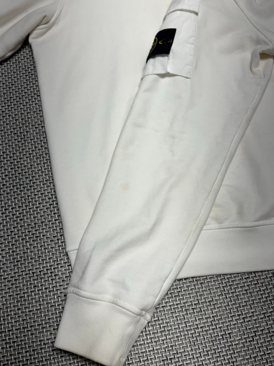 [ 23FW ] 스톤 아일랜드 포켓 와펜 패치 맨투맨 상품이미지7