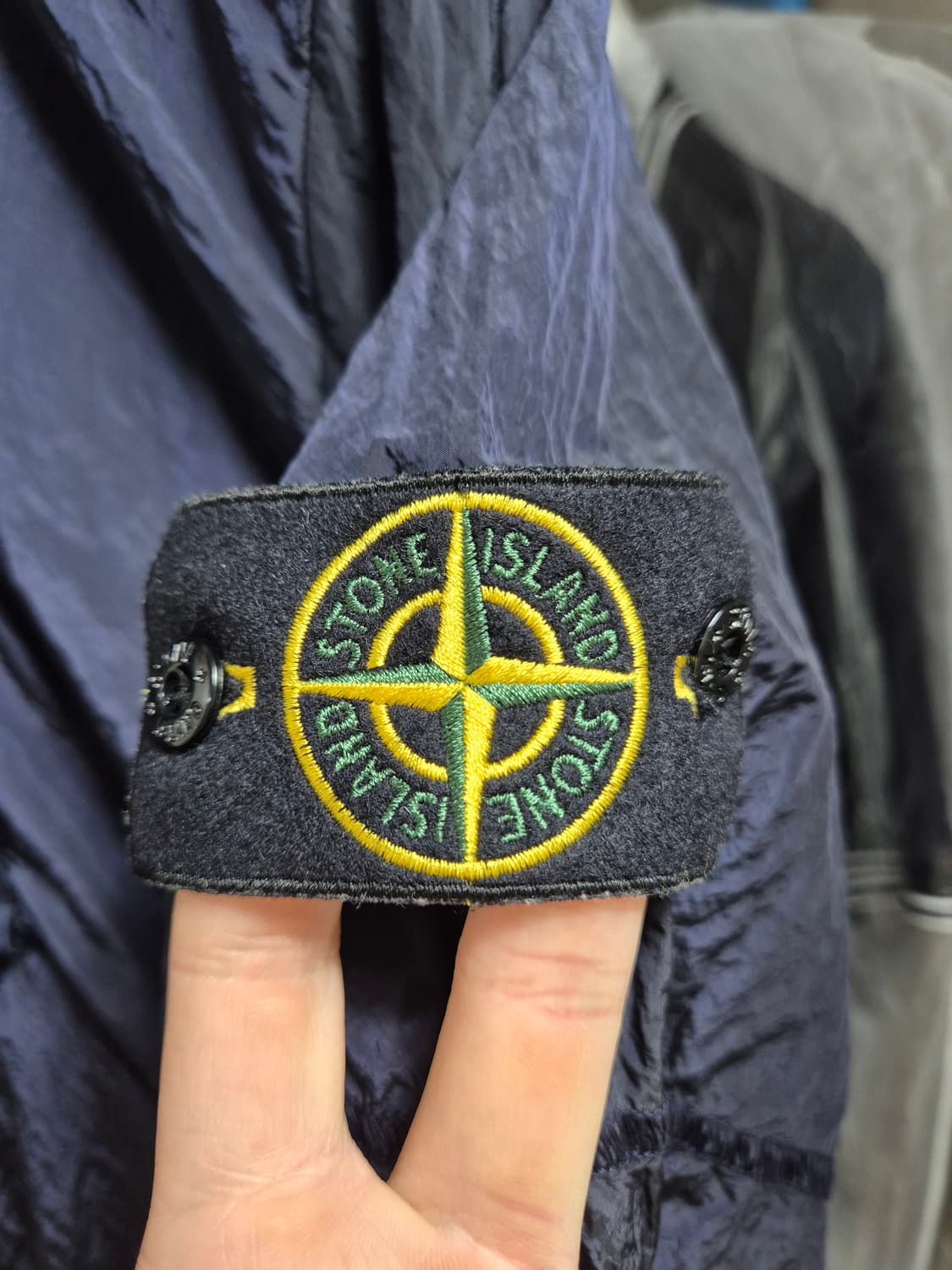 새상품급 95-M 스톤아일랜드 메탈나일론 오버셔츠 자켓 상품이미지3