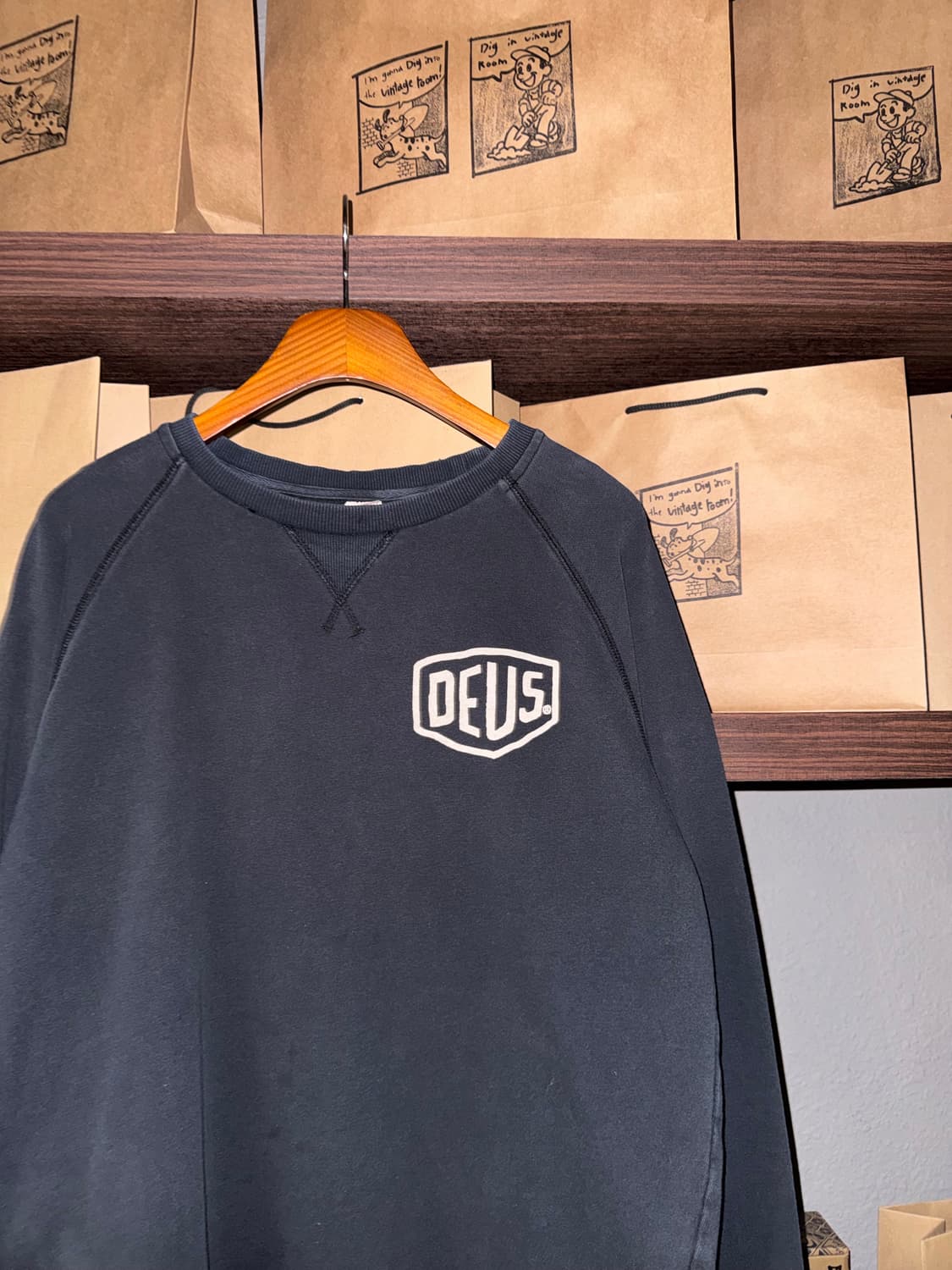 데우스 엑스마키나 맨투맨  상품이미지1