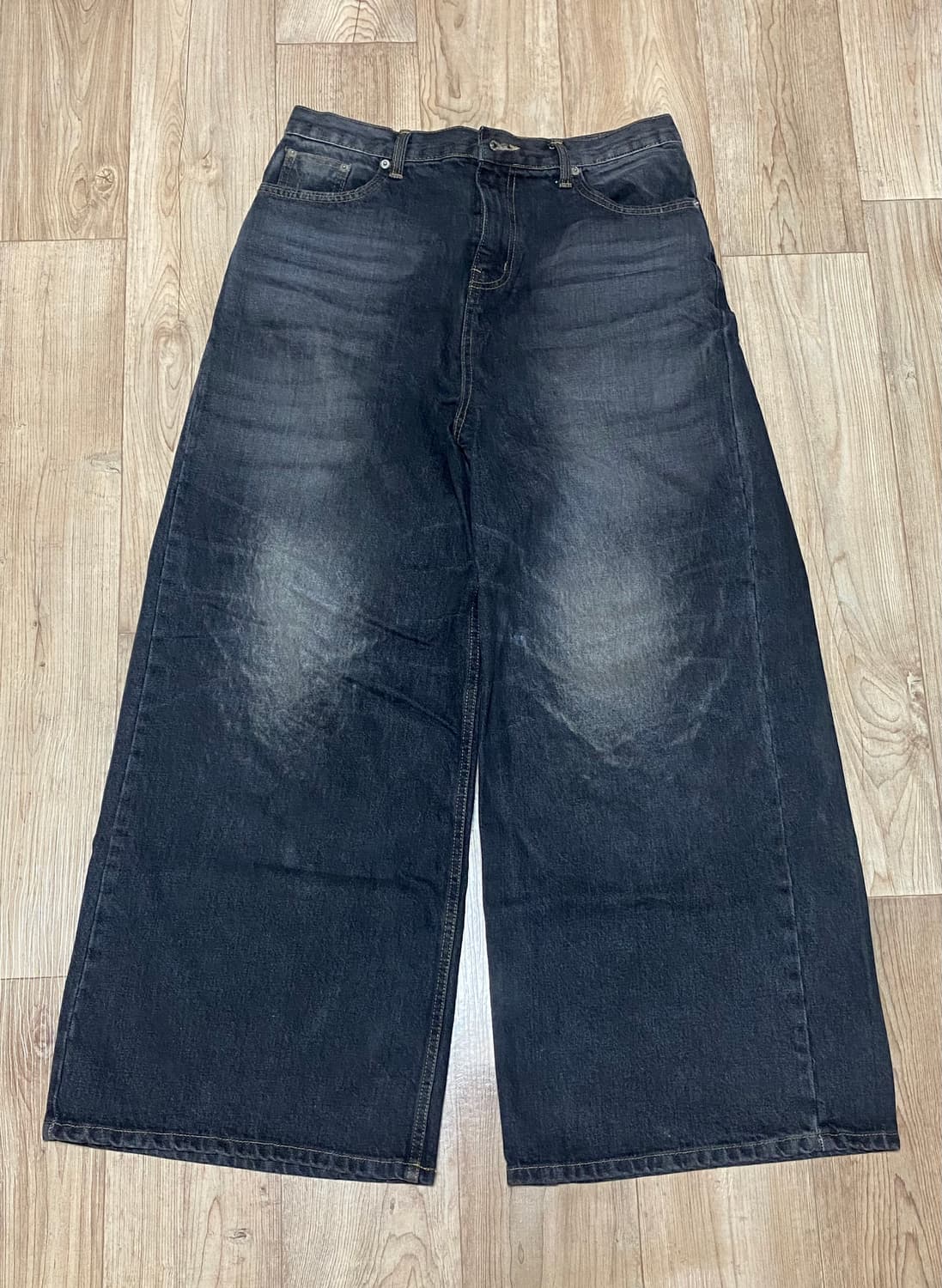 선데이오프클럽 Black faded wide denim 와이드 데님 흑청 상품이미지1