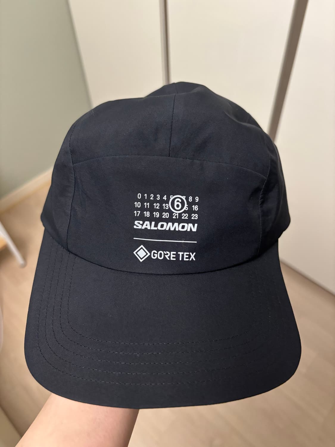 살로몬xMM6 메종 마르지엘라 캡 딥 블랙 상품이미지2