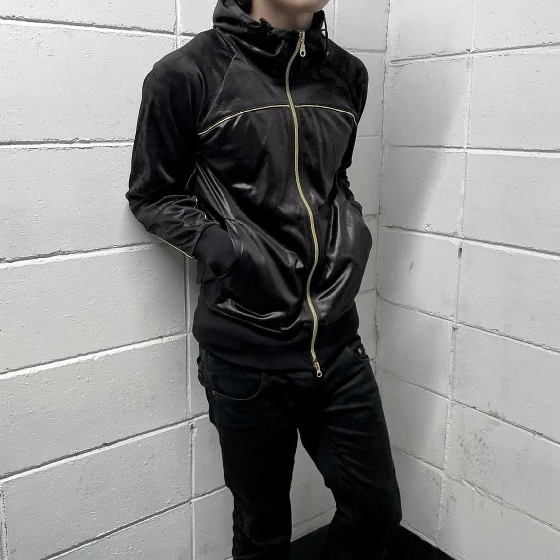 Black glossy zip-up hoodie 상품이미지1