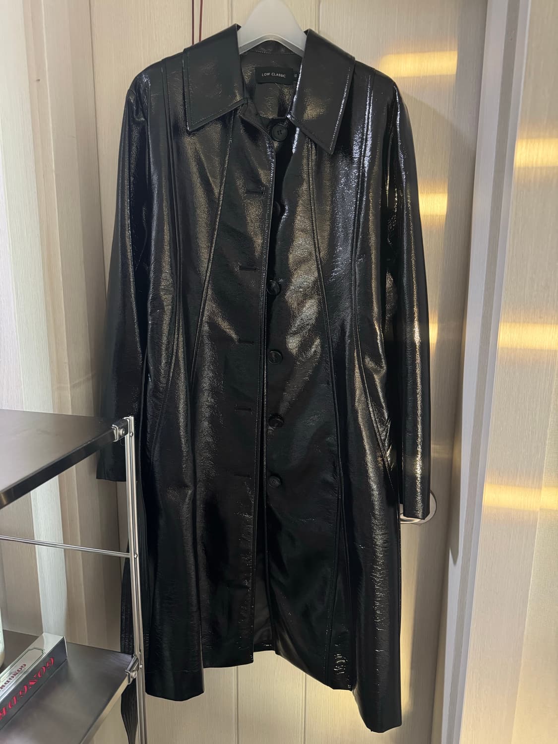 로우클래식 애나멜 페이크레더 롱 코트 상품이미지1