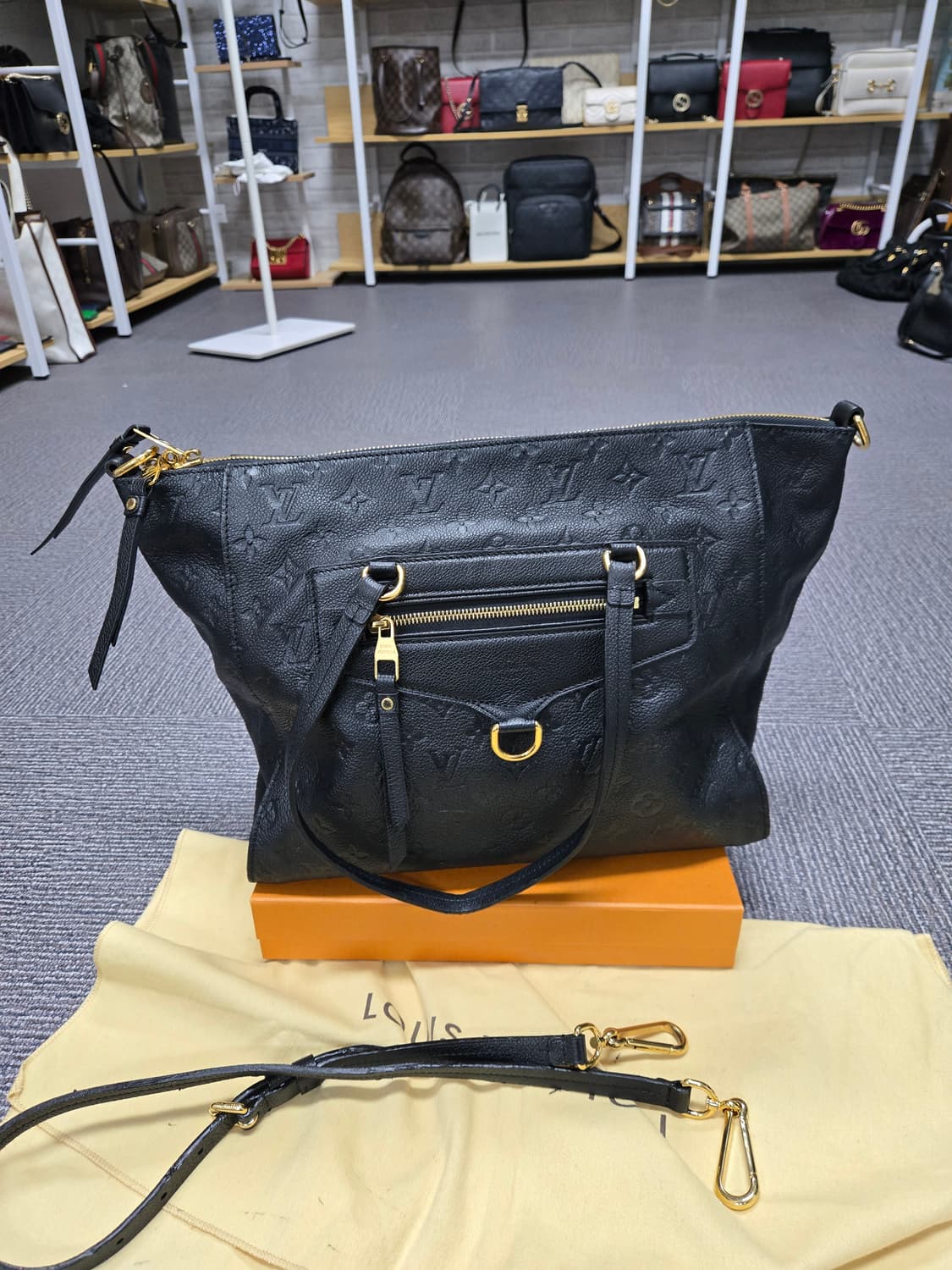 [특가][정품]루이비통 앙프레뜨 루미네즈 숄더백 상품이미지1