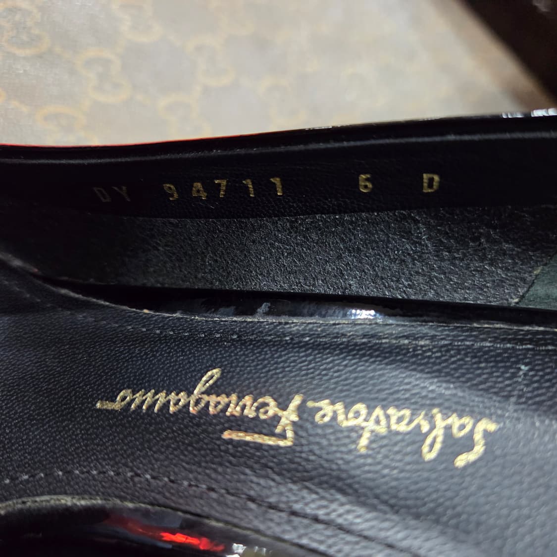 페라가모 간치니 골드 펌프스 상품이미지2