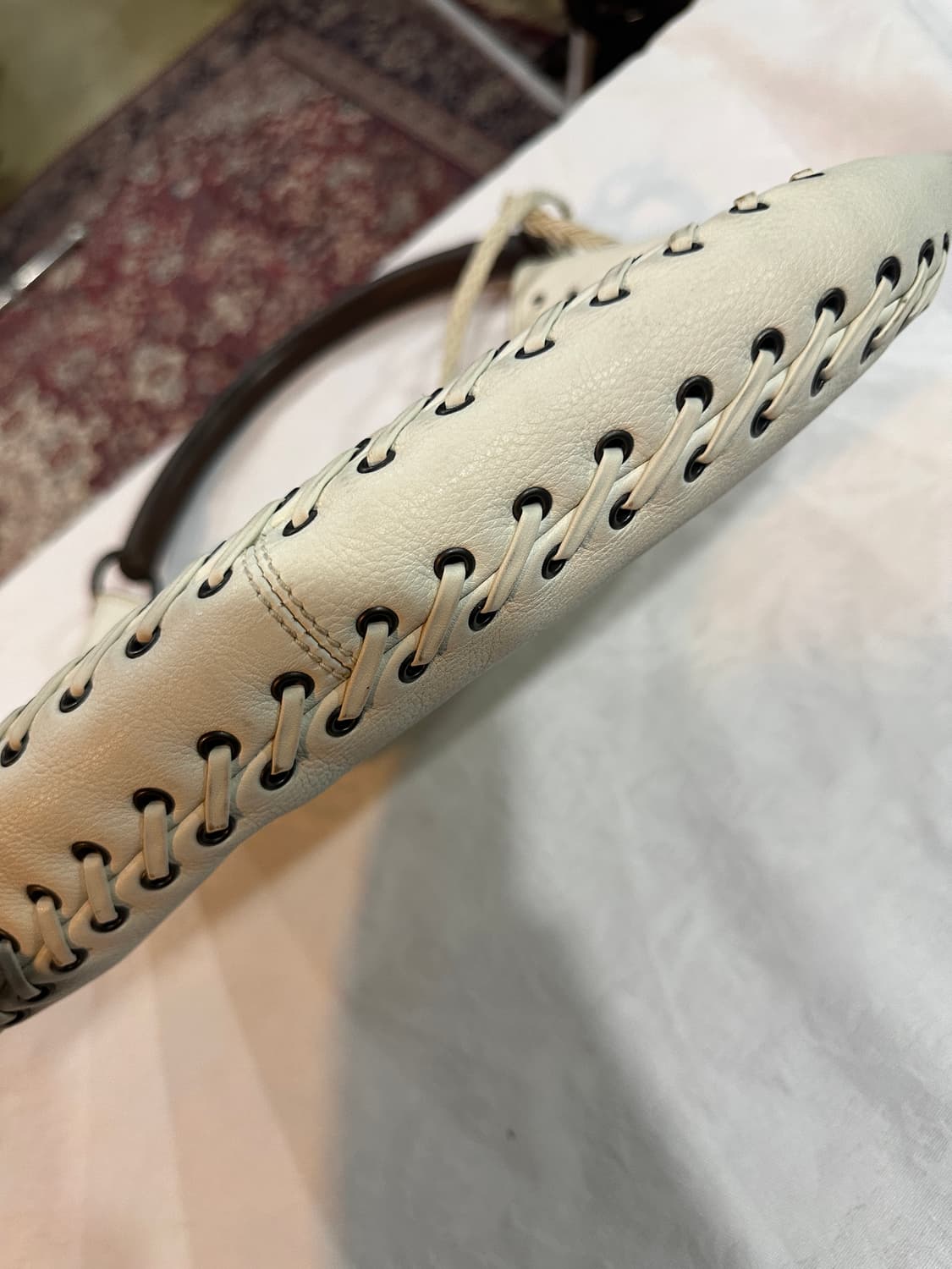 디올 화이트 레이스업 호보백 상품이미지9