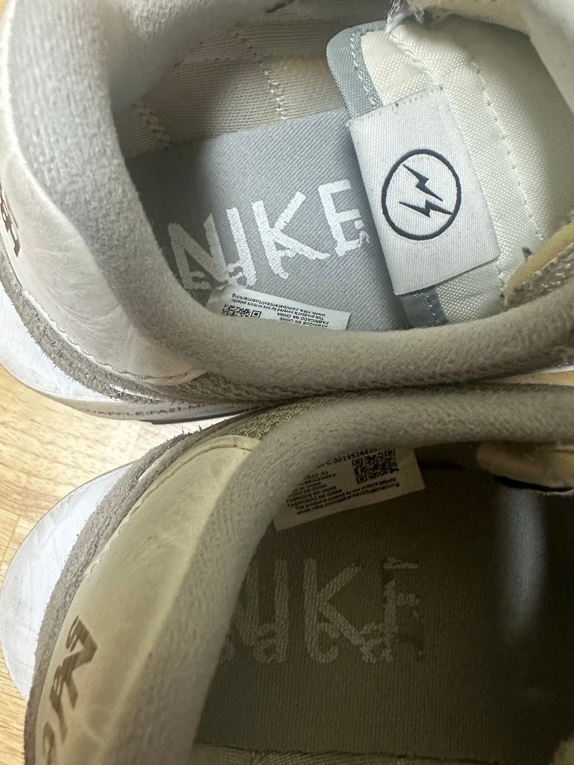 나이키 사카이 프라그먼트 라이트 스모크 그레이 판매합니다 상품이미지5