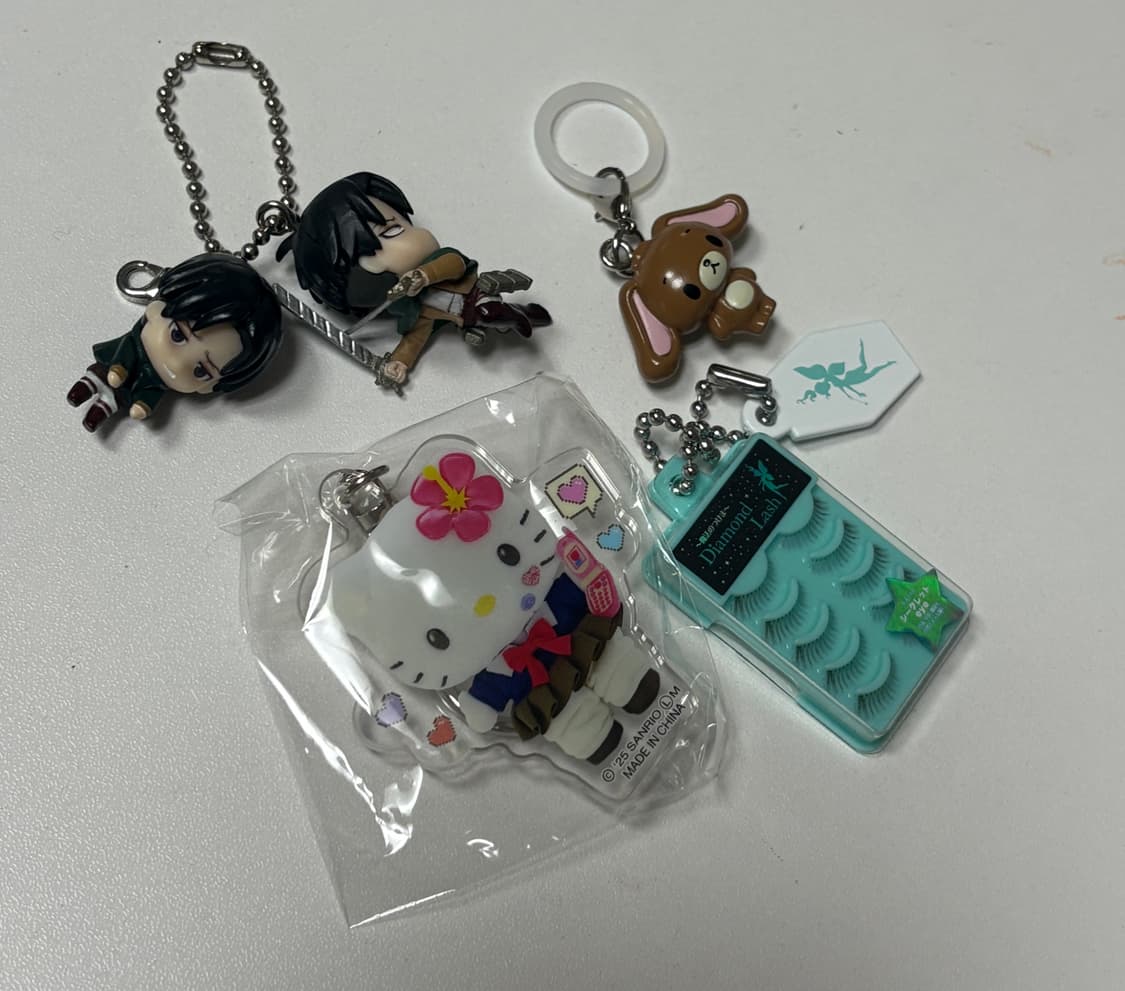 산리오 진격거 쿠로우사 속눈썹 가챠 키링 메지루시 상품이미지1