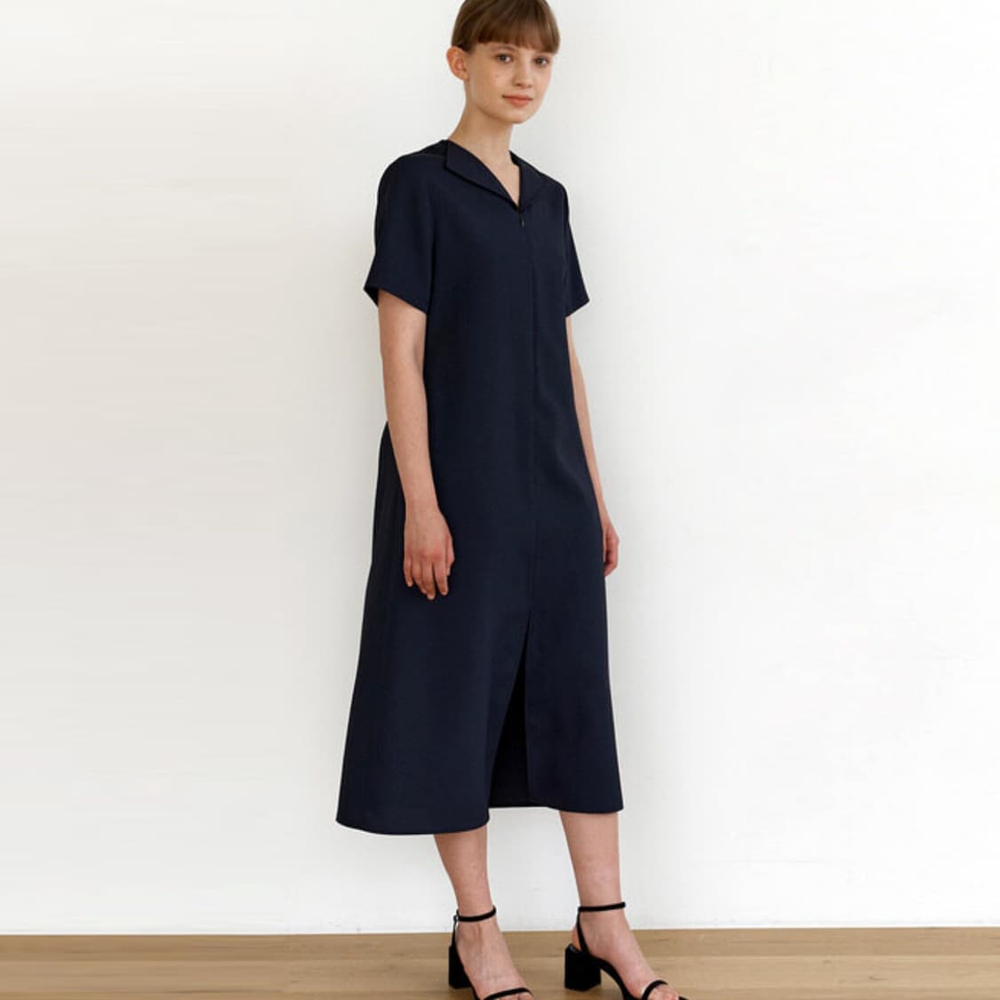 스프링크로커스(springcrocus) 네이비 카라 지퍼원피스 새상품 상품이미지2