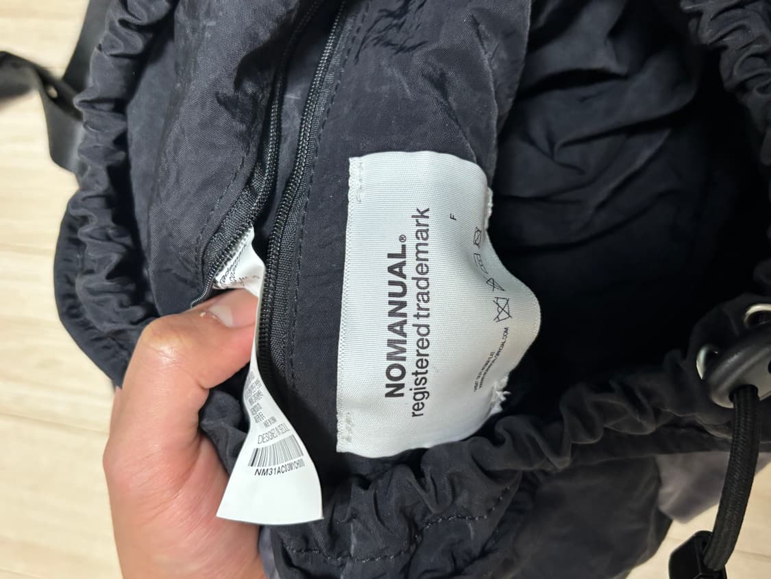 노매뉴얼 C.B 스트링 백 차콜 상품이미지6