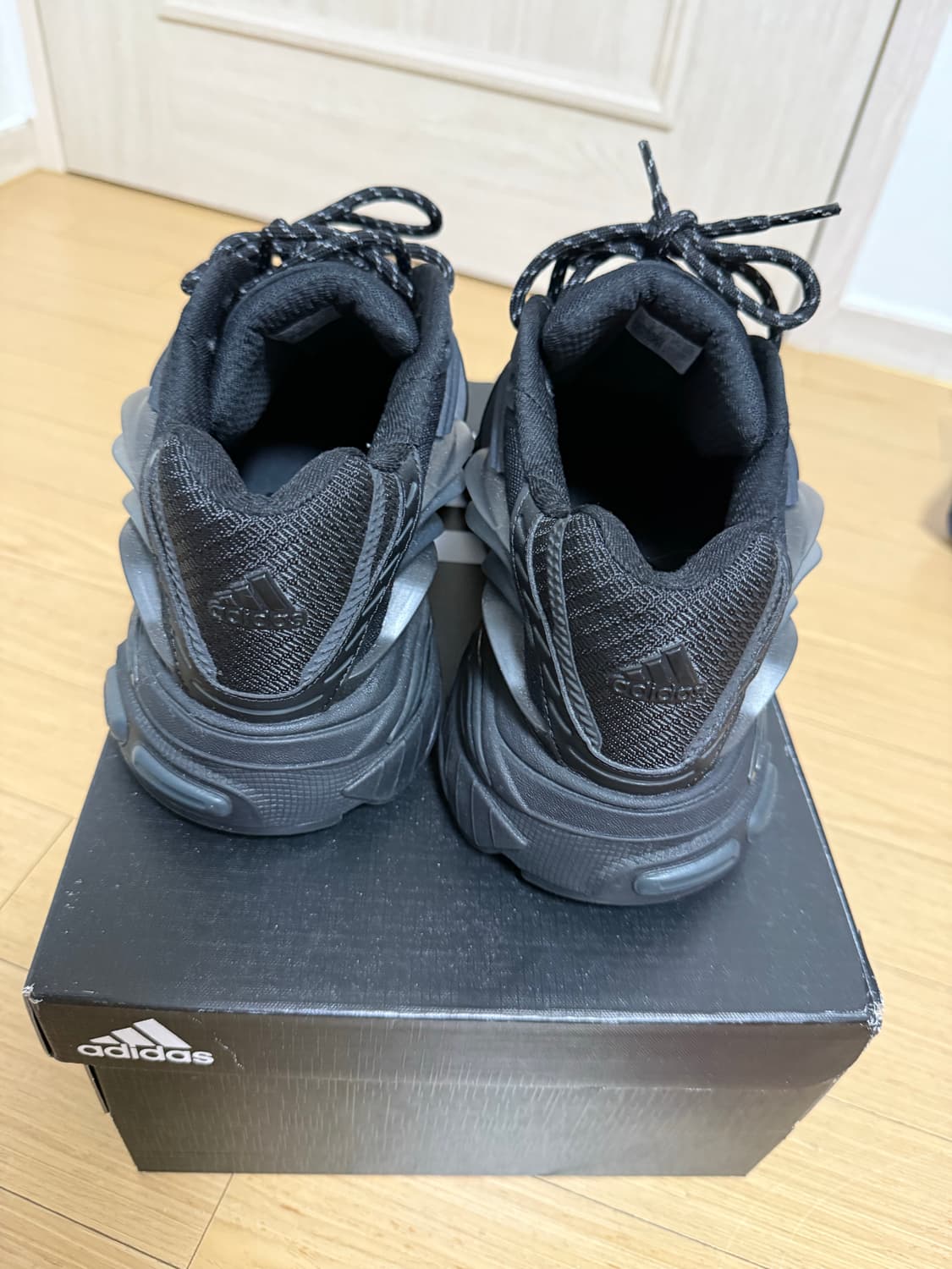 아디다스 퍼렐 버지니아 젤리피쉬 블랙 상품이미지3