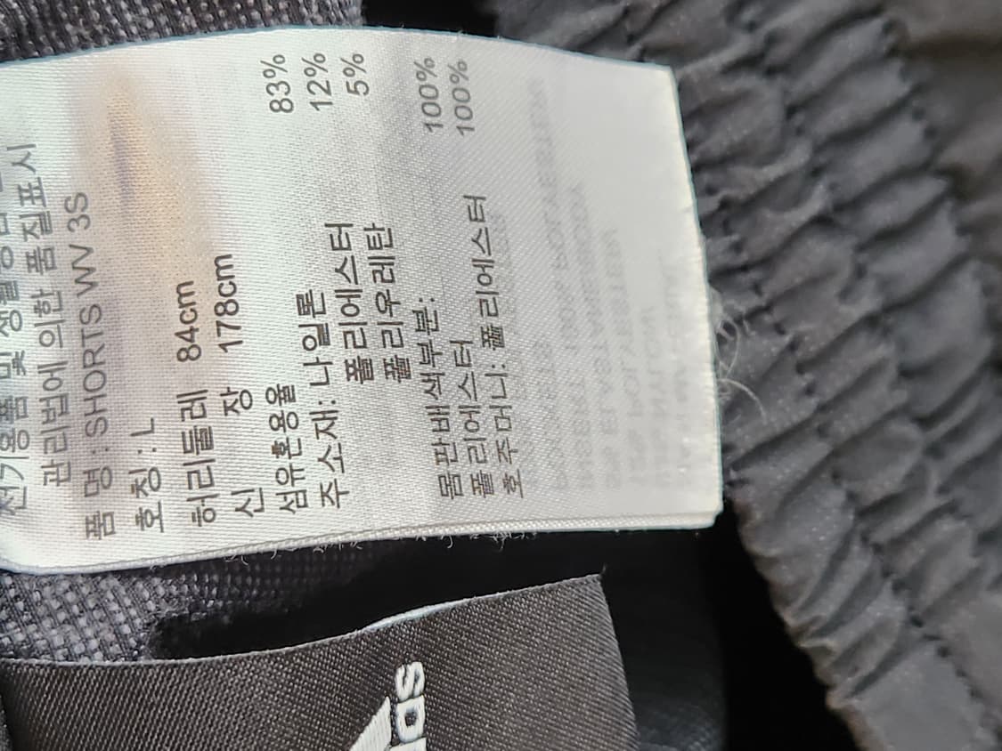 아디다스 반바지 3선 우븐 쇼츠 FI8761사이즈L

스포츠웨어/하의/바 상품이미지10