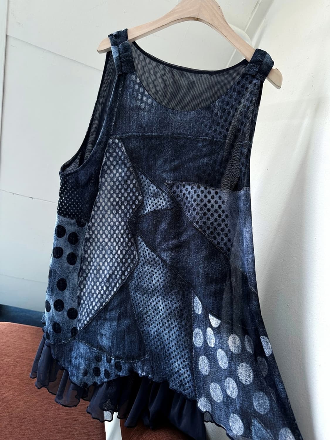 Sheer fabric fake layered sleeveless top 상품이미지2