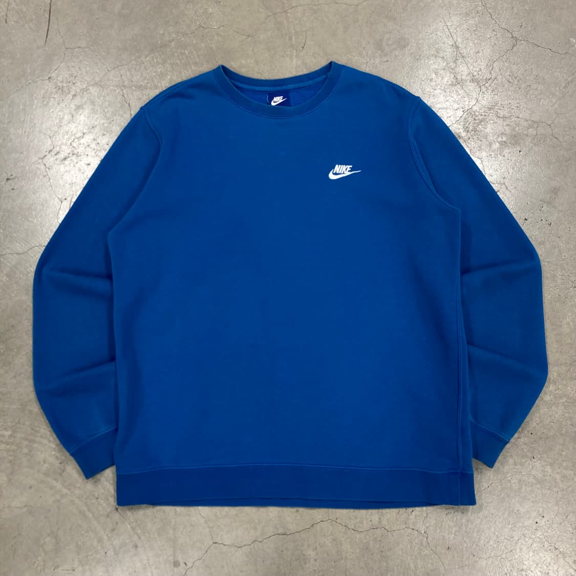 나이키 블루 컬러 퓨추라 스몰 로고 미니멀 맨투맨 상품이미지1