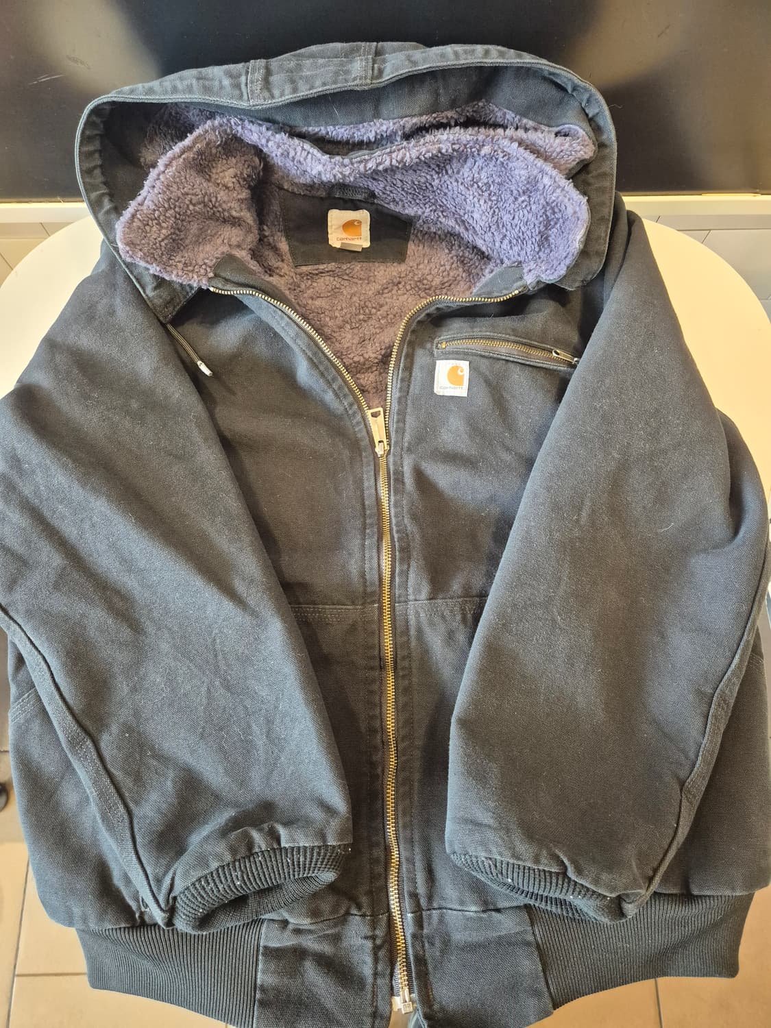 칼하트 엑티브 잠바 xl 95~100 판매합니다 
탈부착 가능한 모자~~ 상품이미지1