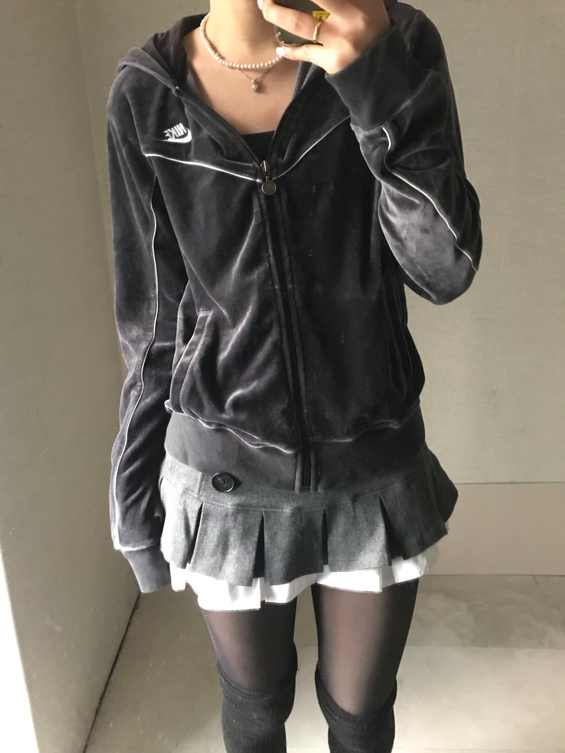 나이키 그레이 벨벳 후드집업 상품이미지3