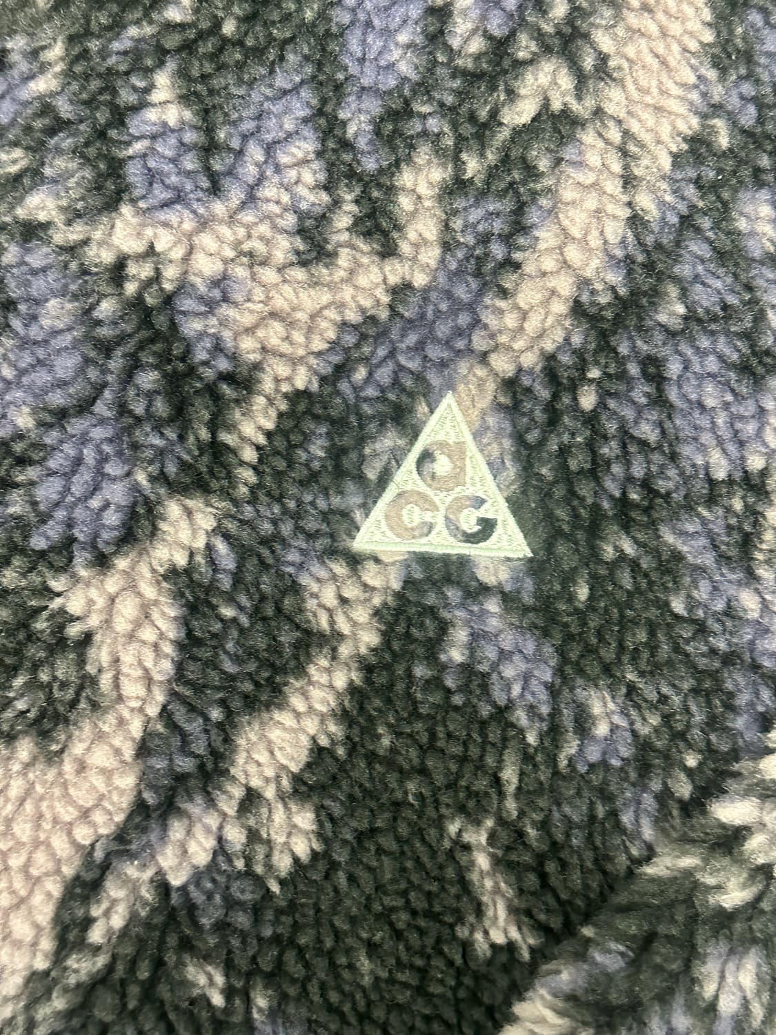 나이키 ACG 카모 플리스 아노락입니다 상품이미지3