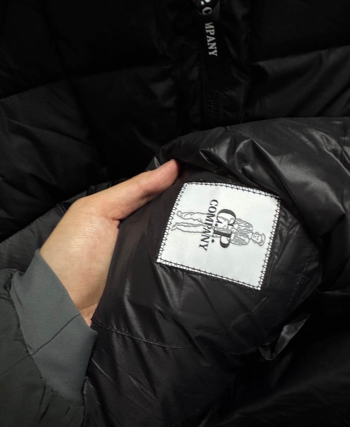 CP컴퍼니 dd쉘 패딩 블랙 상품이미지7