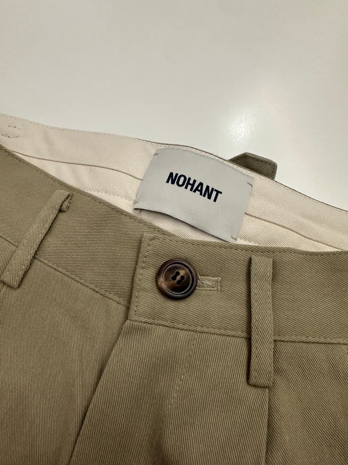NOHANT 노앙 로고 원턱 친치 백 치노 팬츠 - 베이지  상품이미지5
