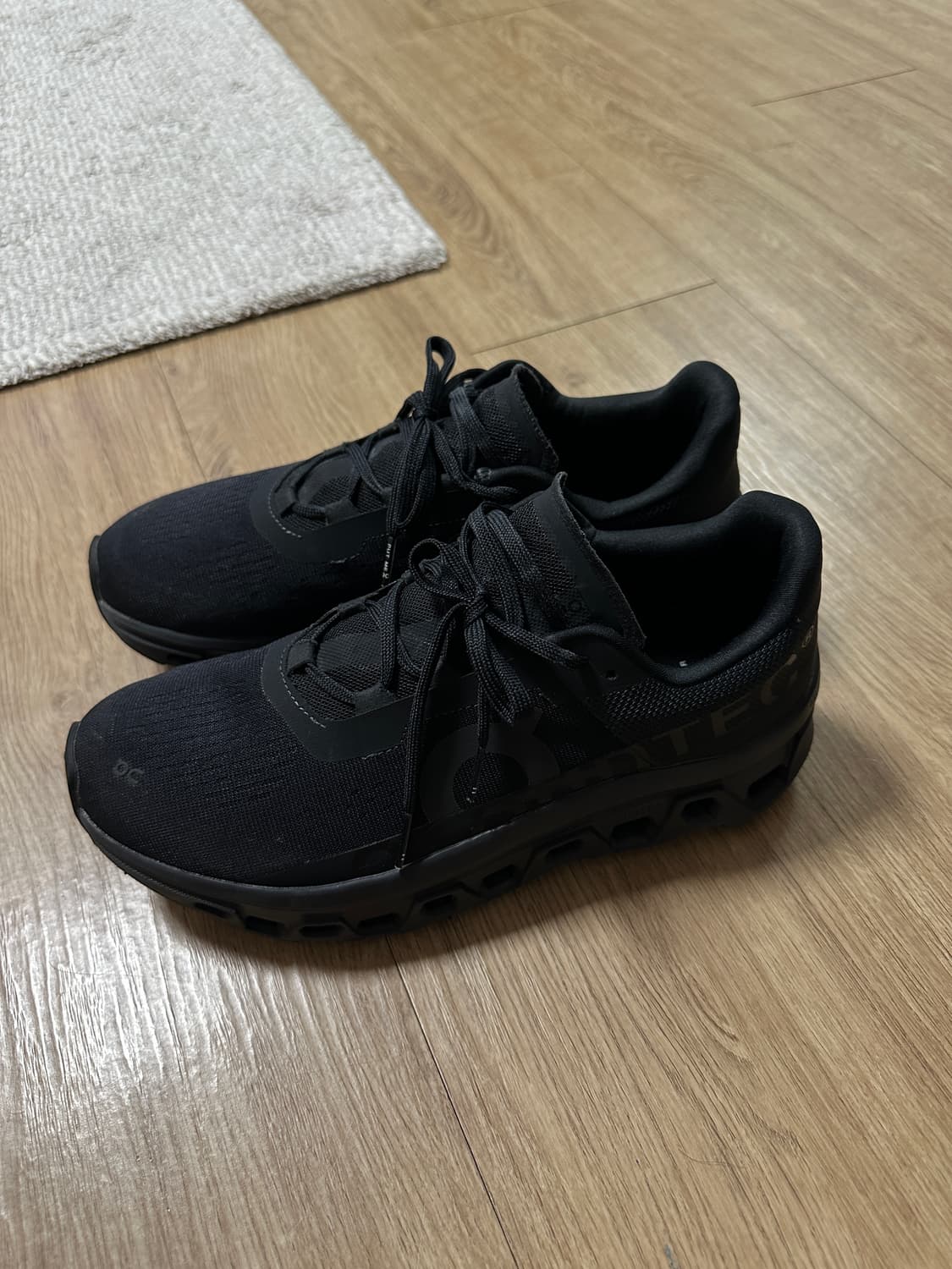 [270] 온 러닝 클라우드몬스터 올 블랙 상품이미지2