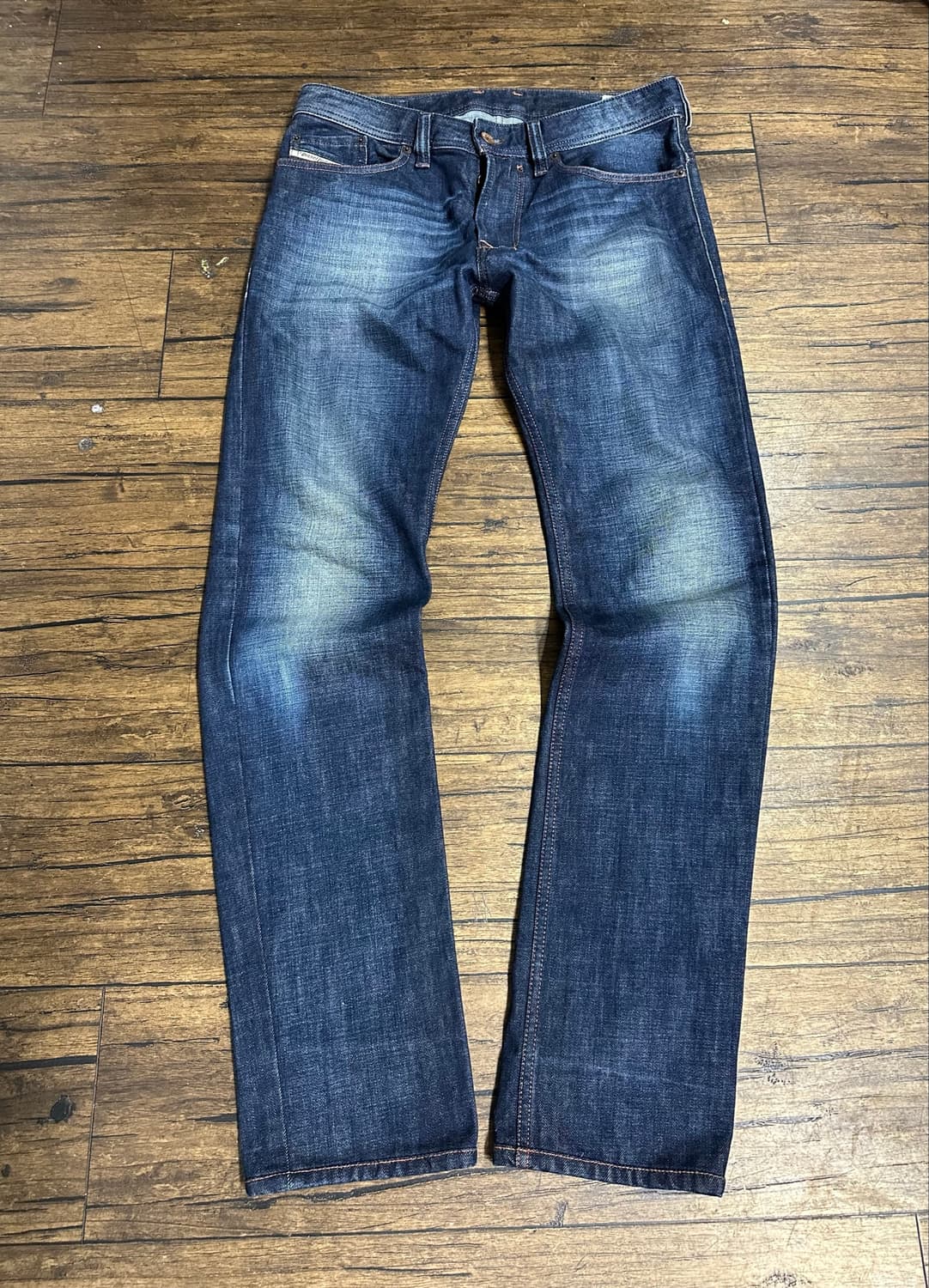 디젤 DIESEL SAFADO 0074W 레귤러 슬림 스트레이트 데님팬츠 상품이미지1