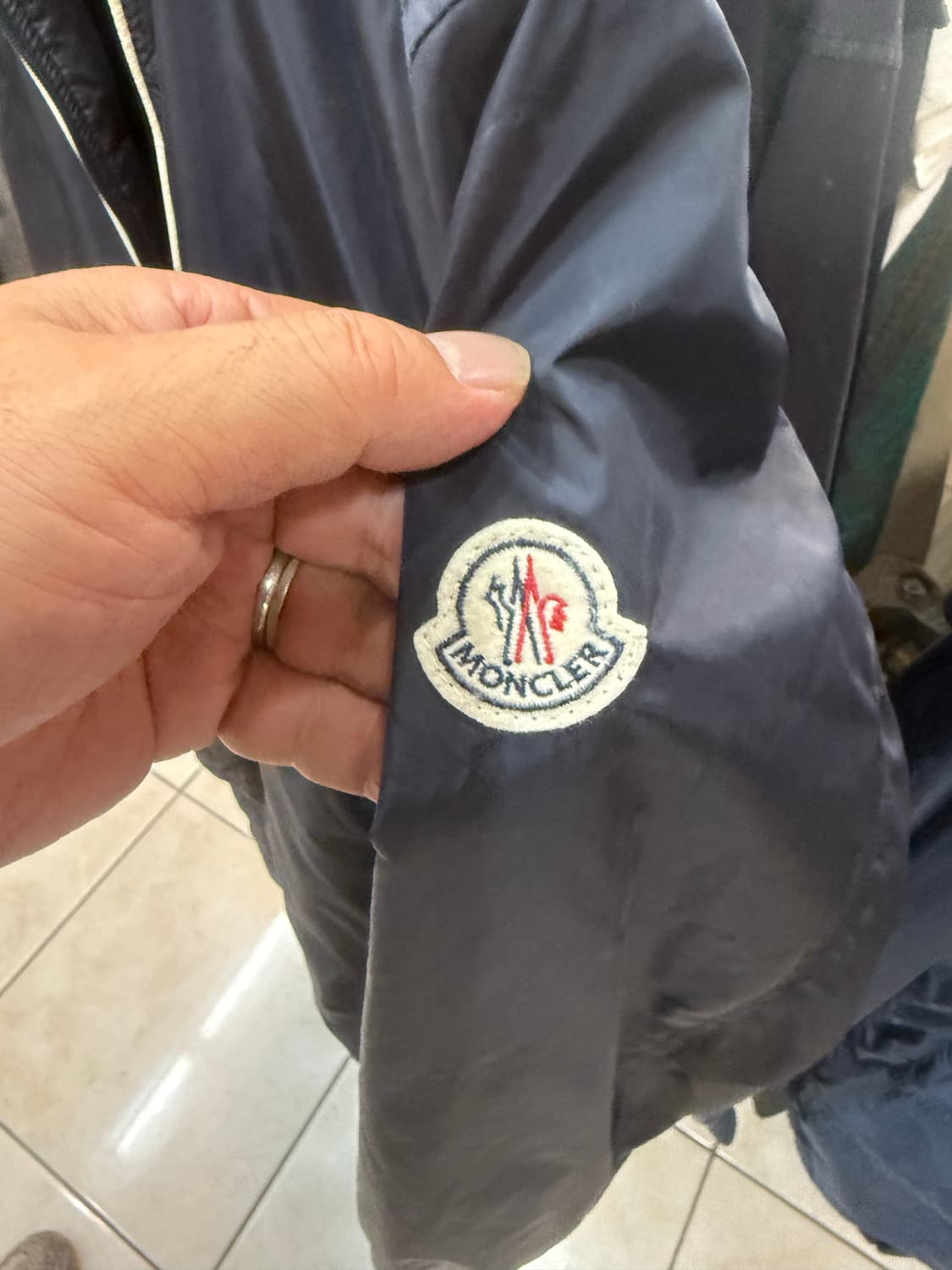 2/100 정품 몽클레어 FERDINAND  경량블루종 패딩 팝니다 상품이미지4