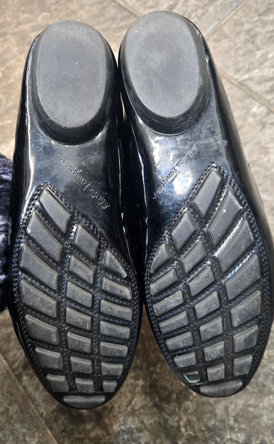 페라가모 블랙 페이턴트 로퍼 여성용 애나멜 상품이미지8