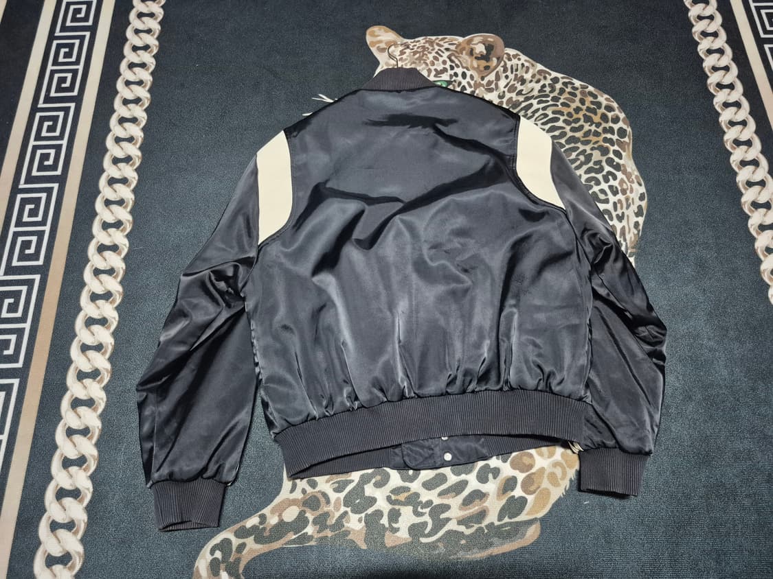 아디다스 사틴 바시티 자켓 투바투 연준 더보이즈 최찬희 착용 상품이미지4