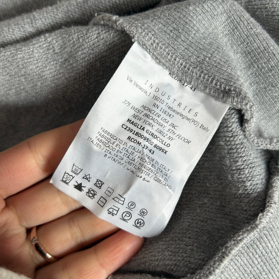 몽클레어 그레이 맨투맨  상품이미지4