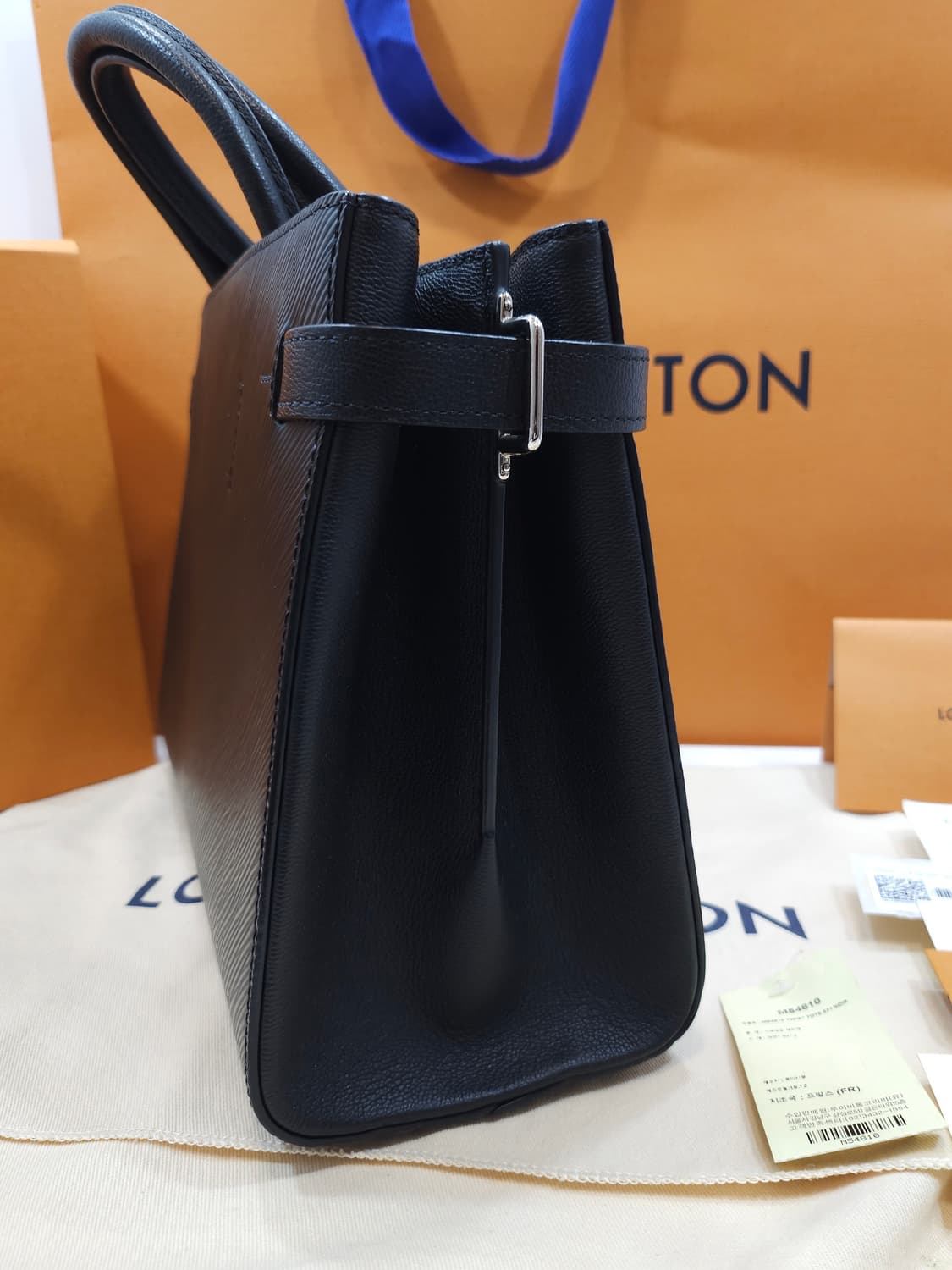 루이비통 에삐 트위스트 토트백 상품이미지3