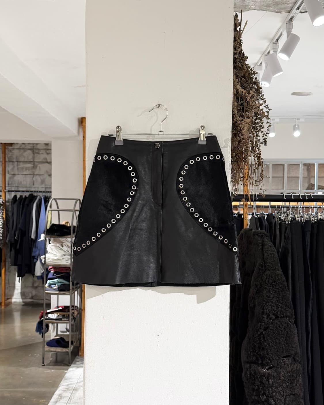 마쥬 블랙 램스킨 레더 아일렛 하트 미니 스커트 상품이미지1