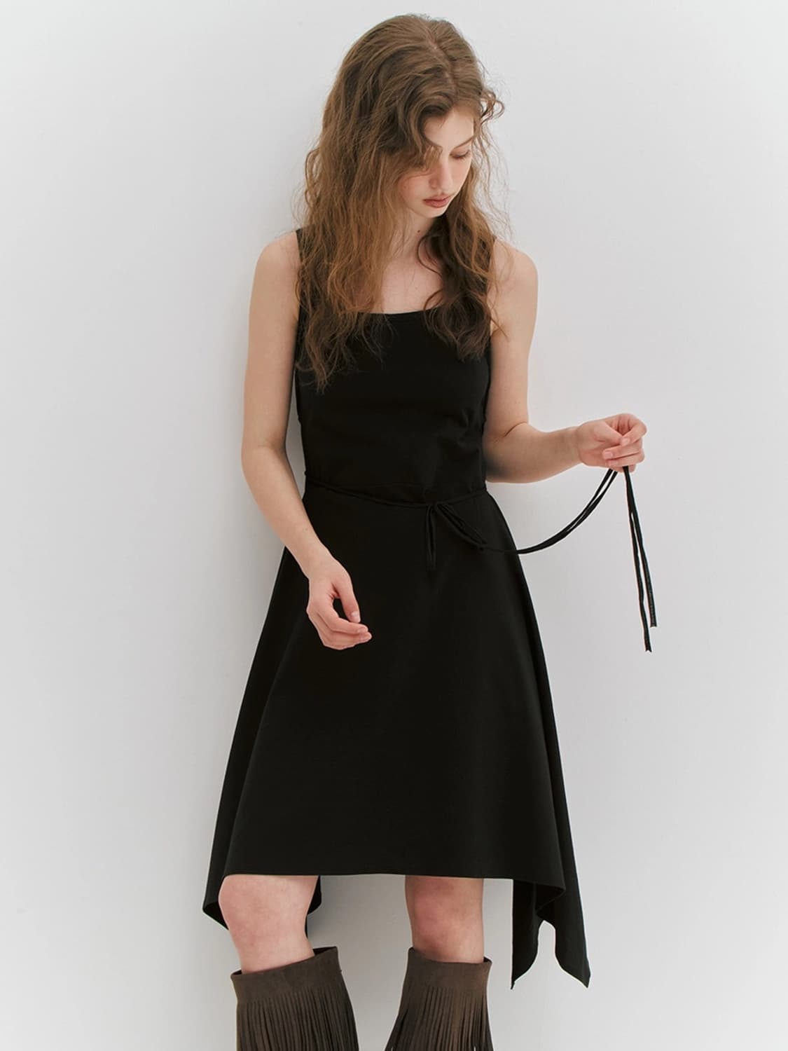 민더리 STRAP CUTTING JERSEY DRESS - BLACK 상품이미지1