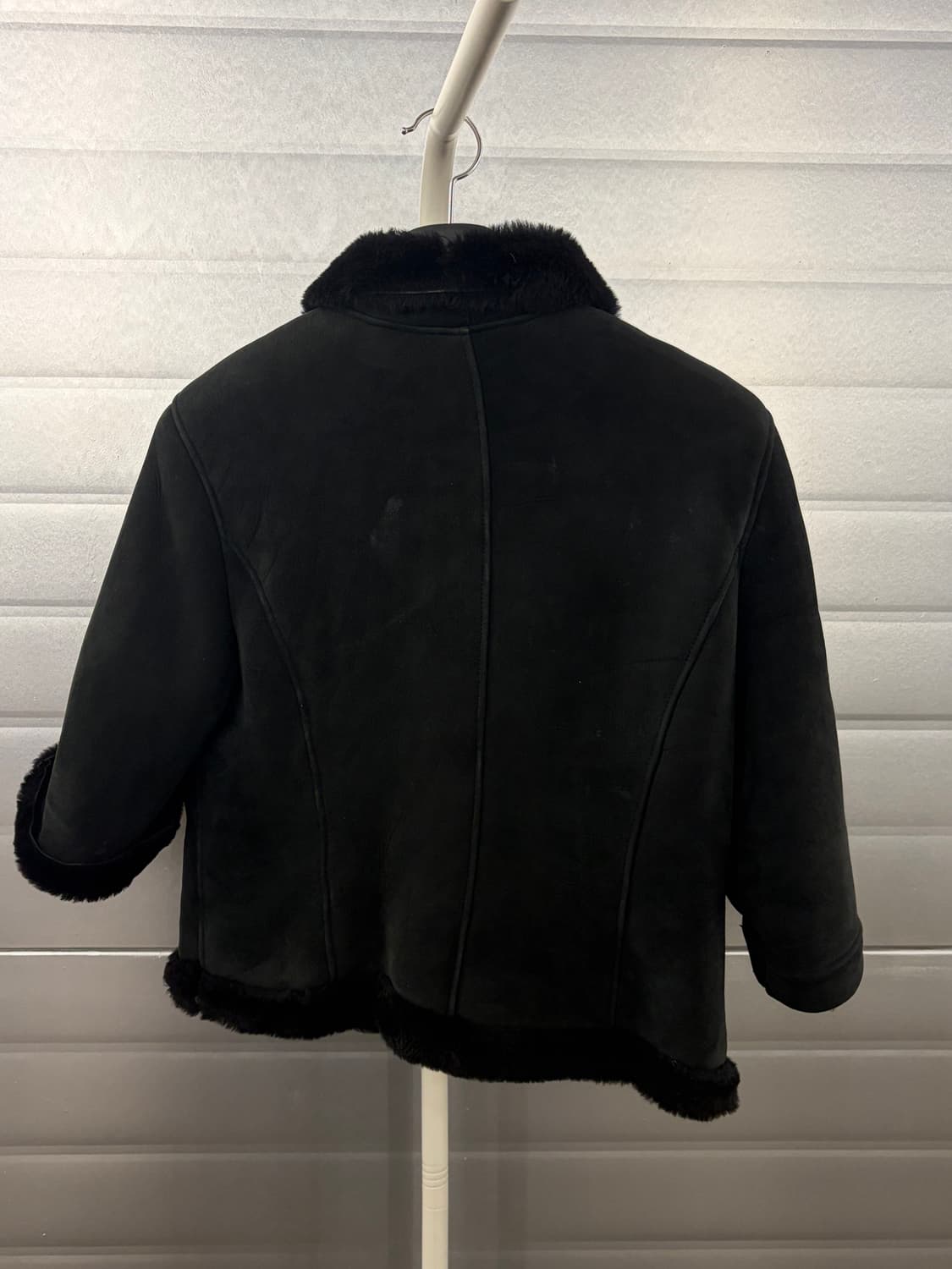 Cuttif 블랙 양가죽 숏 무스탕 자켓 상품이미지3