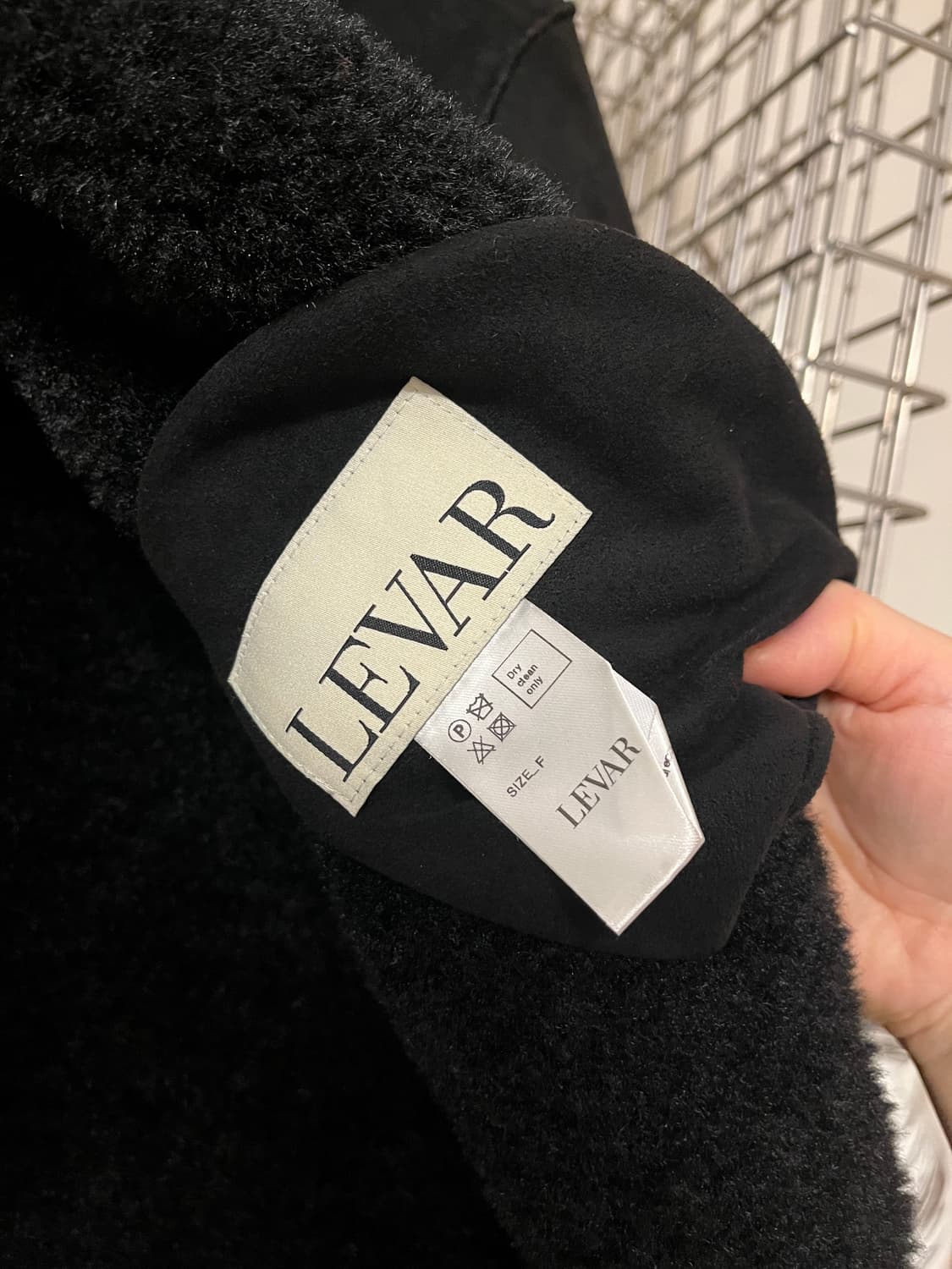 LEVAR 블랙 무스탕 자켓 FREE 상품이미지4