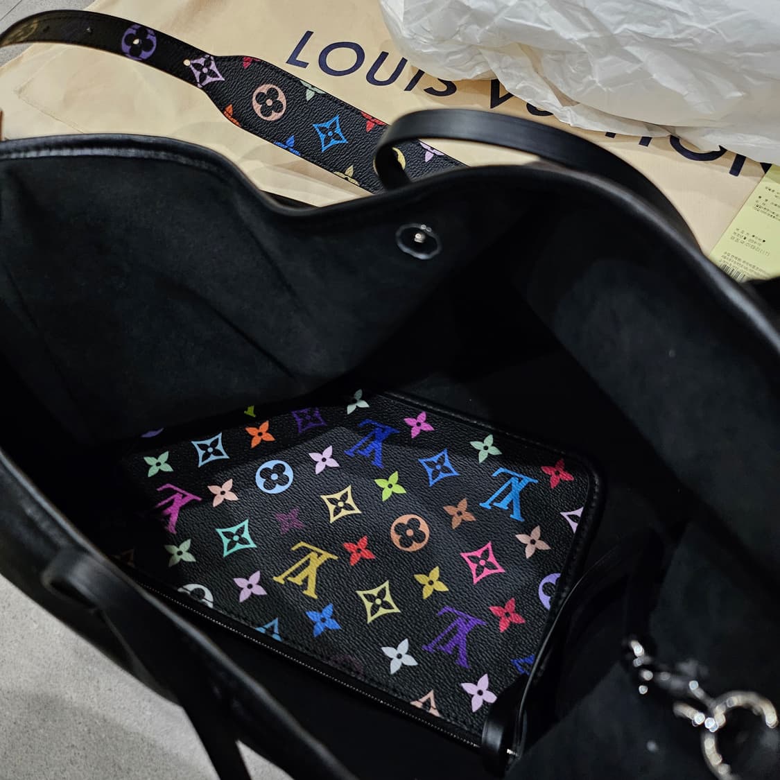 루이비통 무라카미 캐리올 바이브 숄더 MM 백 상품이미지9