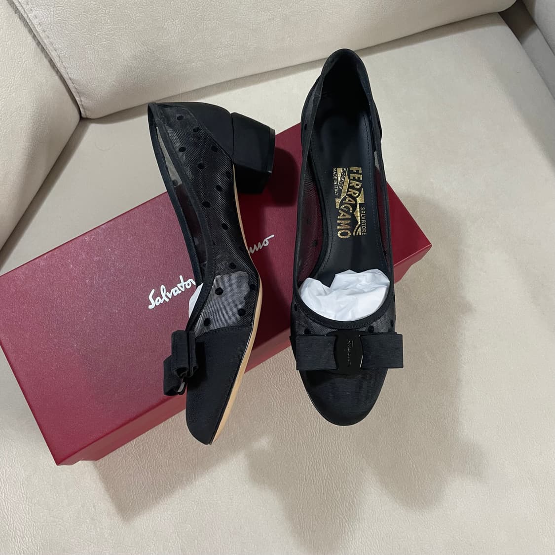 페라가모 바라 도트 펌프스-블랙 상품이미지1