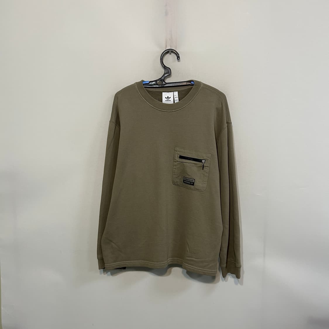 아디다스 포켓 맨투맨  L 상품이미지1